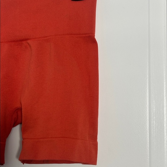 Set Active Sculptflex Biker Shorts in Guava orange size Medium activewear gym - Picture 4 of 8